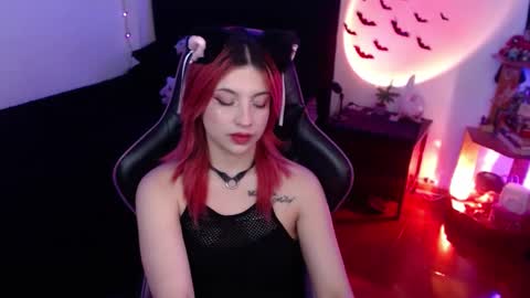 Queen.  Help me reach 100 thumbs up  online show from 02.03.25