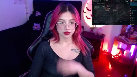 Queen.  Help me reach 100 thumbs up  online show from 03.05.25