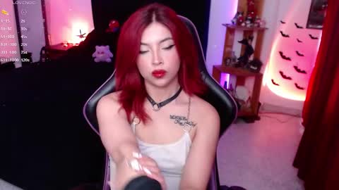 Queen.  Help me reach 100 thumbs up  online show from 09.18.25