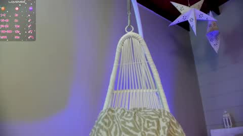 Snapshot of _luna_dupont_ chatting on 02.24.25 Luna online show from 02.24.25