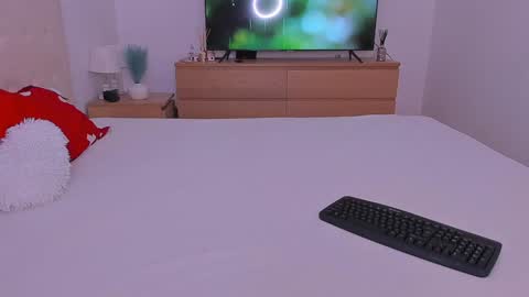 Lynna online show from 01.27.25