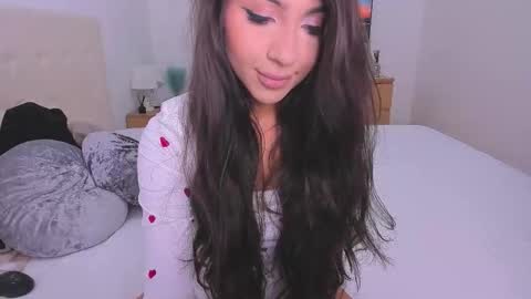 Lynna online show from 12.14.25