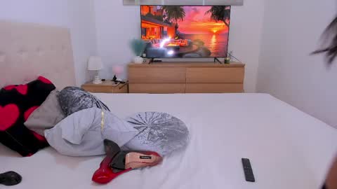 Lynna online show from 04.06.26