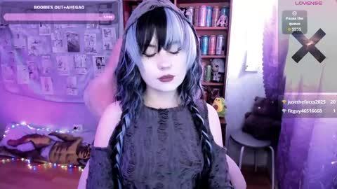 Mia online show from 04.21.26