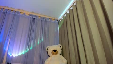 Snapshot of _maaiiaa_ chatting on 02.17.26 Maia online show from 02.17.26