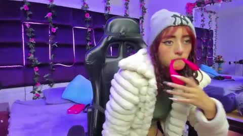 Snapshot of _maleja_19_ chatting on 09.20.25 maleja online show from 09.20.25