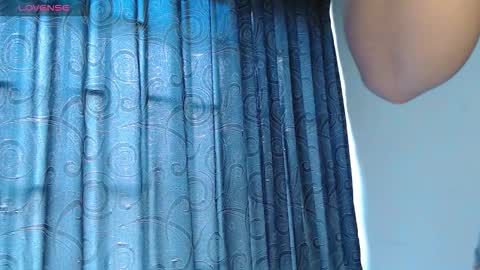 _mari_lunna_ online show from 10.21.25