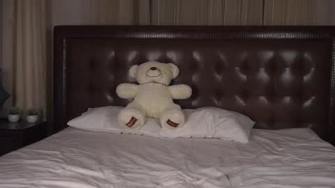  Gwen  online show from 02.02.25