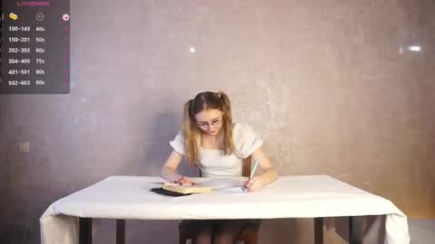  Gwen  online show from 10.04.25