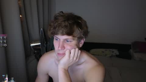 Snapshot of _medaed20_ chatting on 10.04.25 Medaed20 online show from 10.04.25