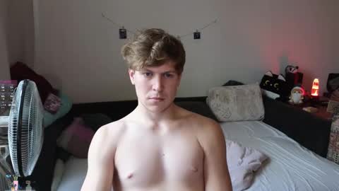 Snapshot of _medaed20_ chatting on 10.10.25 Medaed20 online show from 10.10.25