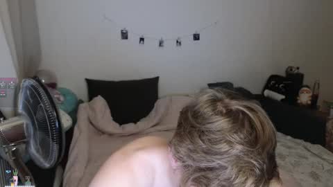 Snapshot of _medaed20_ chatting on 10.16.25 Medaed20 online show from 10.16.25