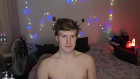 Snapshot of _medaed20_ chatting on 10.22.25 Medaed20 online show from 10.22.25