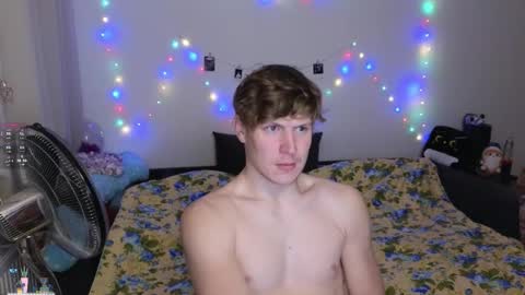 Snapshot of _medaed20_ chatting on 10.24.25 Medaed20 online show from 10.24.25