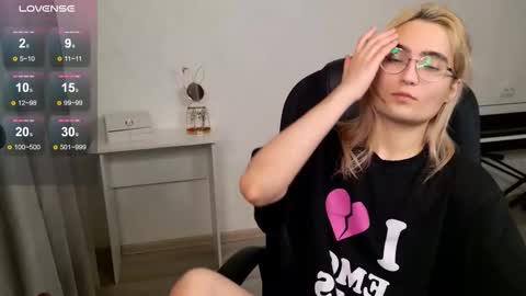 _meow_neko_ online show from 01.05.26