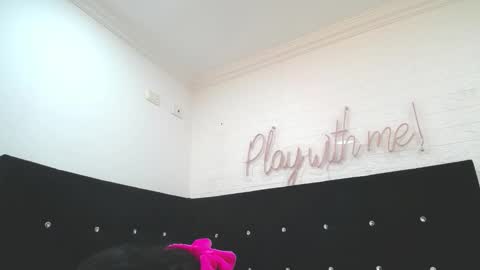 Snapshot of _miaaleon chatting on 03.07.25 Mia online show from 03.07.25