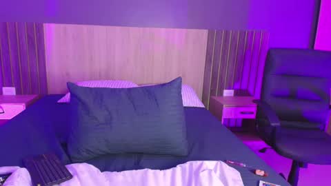 _miamiller_ online show from 02.19.25