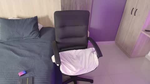 _miamiller_ online show from 02.23.25