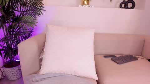 Mia online show from 05.28.26