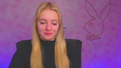 Snapshot of _mila_la_ chatting on 12.14.24 Melanie online show from 12.14.24