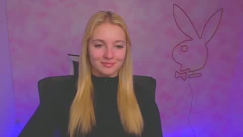 Snapshot of _mila_la_ chatting on 12.14.24 Melanie online show from 12.14.24