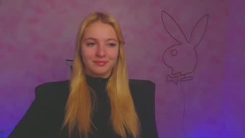 Snapshot of _mila_la_ chatting on 12.16.24 Melanie online show from 12.16.24