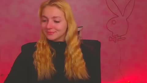 Snapshot of _mila_la_ chatting on 12.17.24 Melanie online show from 12.17.24