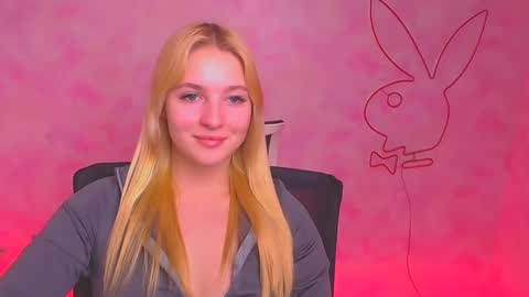 Snapshot of _mila_la_ chatting on 12.19.24 Melanie online show from 12.19.24