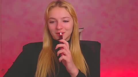 Snapshot of _mila_la_ chatting on 12.28.24 Melanie online show from 12.28.24