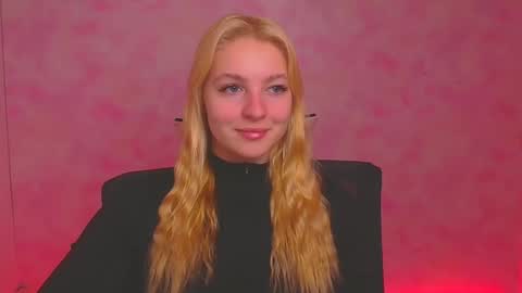 Snapshot of _mila_la_ chatting on 01.05.25 Melanie online show from 01.05.25