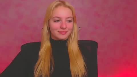 Snapshot of _mila_la_ chatting on 01.06.25 Melanie online show from 01.06.25