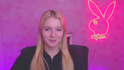 Snapshot of _mila_la_ chatting on 02.01.25 Melanie online show from 02.01.25