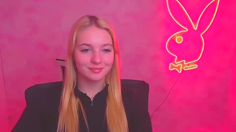 Snapshot of _mila_la_ chatting on 02.09.25 Melanie online show from 02.09.25