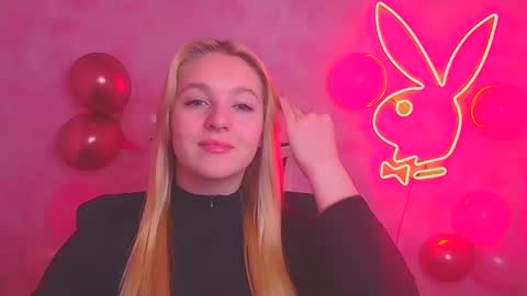 Snapshot of _mila_la_ chatting on 02.13.25 Melanie online show from 02.13.25