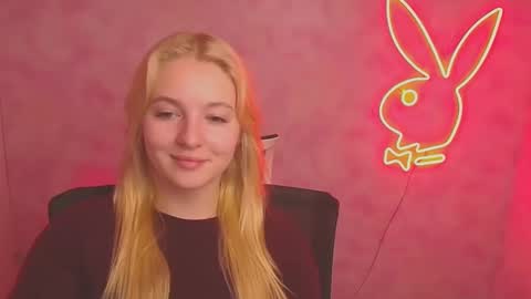 Snapshot of _mila_la_ chatting on 03.06.25 Melanie online show from 03.06.25