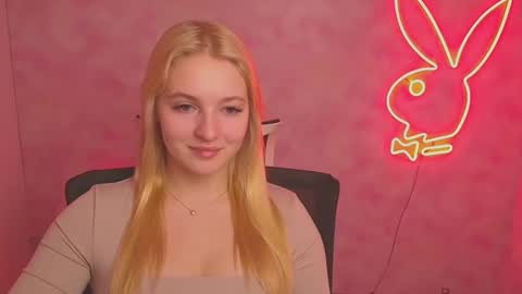 Snapshot of _mila_la_ chatting on 03.07.25 Melanie online show from 03.07.25