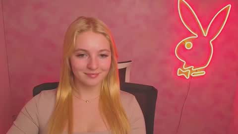 Snapshot of _mila_la_ chatting on 03.07.25 Melanie online show from 03.07.25