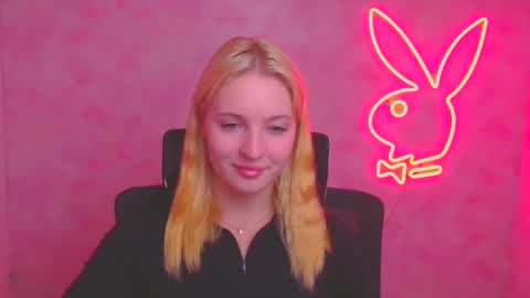 Snapshot of _mila_la_ chatting on 09.29.25 Melanie online show from 09.29.25