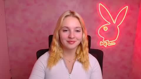 Snapshot of _mila_la_ chatting on 09.30.25 Melanie online show from 09.30.25