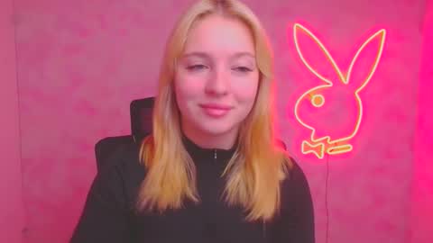 Snapshot of _mila_la_ chatting on 10.15.25 Melanie online show from 10.15.25