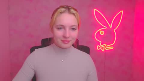 Snapshot of _mila_la_ chatting on 10.25.25 Melanie online show from 10.25.25