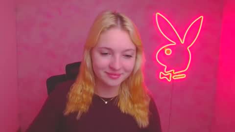 Snapshot of _mila_la_ chatting on 10.27.25 Melanie online show from 10.27.25