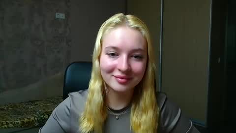 Snapshot of _mila_la_ chatting on 12.02.25 Melanie online show from 12.02.25