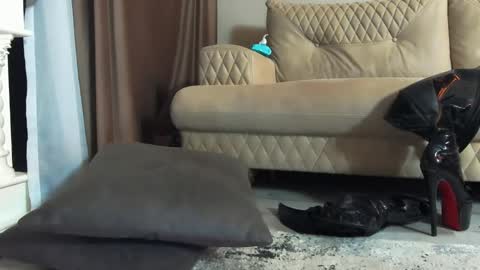 AstrideVonTeese online show from 12.10.24