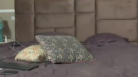 AstrideVonTeese online show from 02.04.25