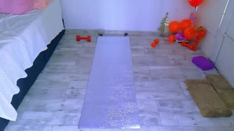 Snapshot of _miss_karoline chatting on 10.04.25 karoline uwu online show from 10.04.25