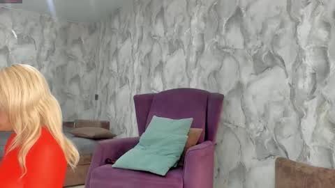 Snapshot of _miss_strawberry_ chatting on 09.13.25 Sofia birthday october 29 online show from 09.13.25