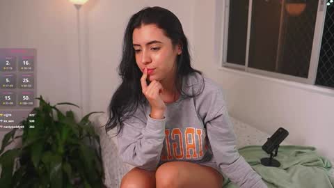 Snapshot of _missamber chatting on 01.10.25 Vale online show from 01.10.25