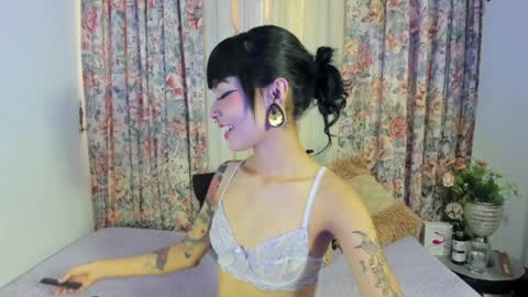 Snapshot of _mizuki chatting on 12.16.24 mizuki online show from 12.16.24