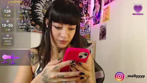 Snapshot of _mollyyyp chatting on 11.08.25 Emmy online show from 11.08.25